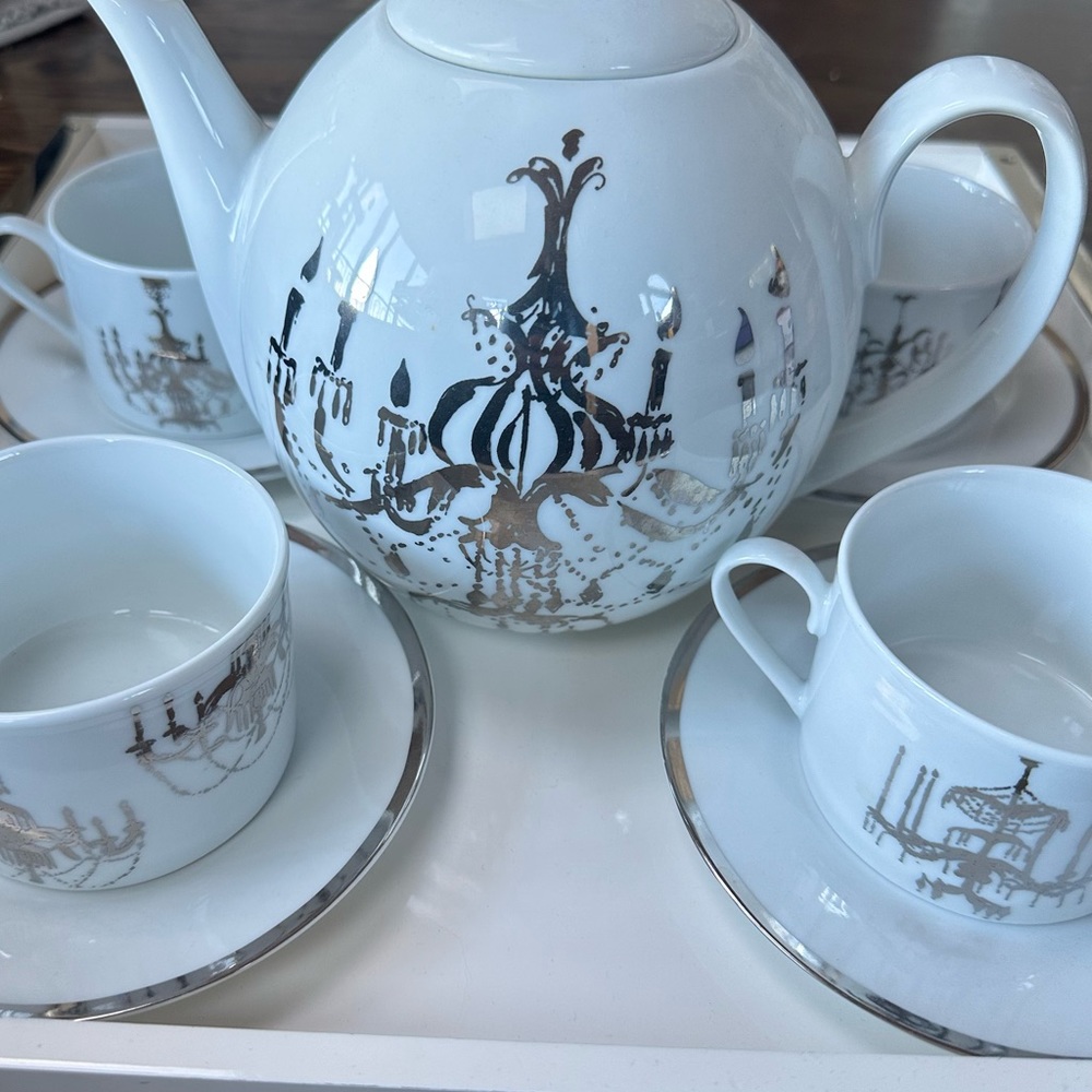 New Rosanna Porcelain Chandelier Tea Set for 4